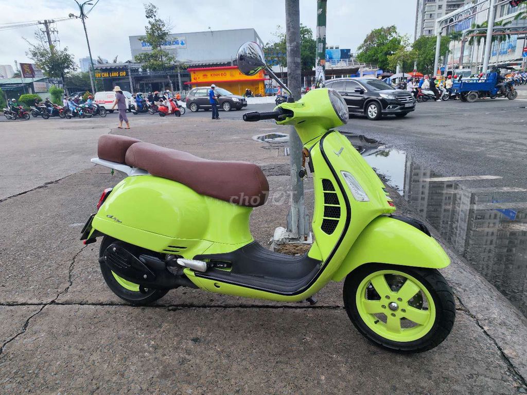 Vespa Ý - GTS 250cc máy êm mạnh mẽ. Mua bán Xe máy tại Quận 7 Tp Hồ Chí Minh được đăng bởi Nguyễn  Hoài Nam hình 1
