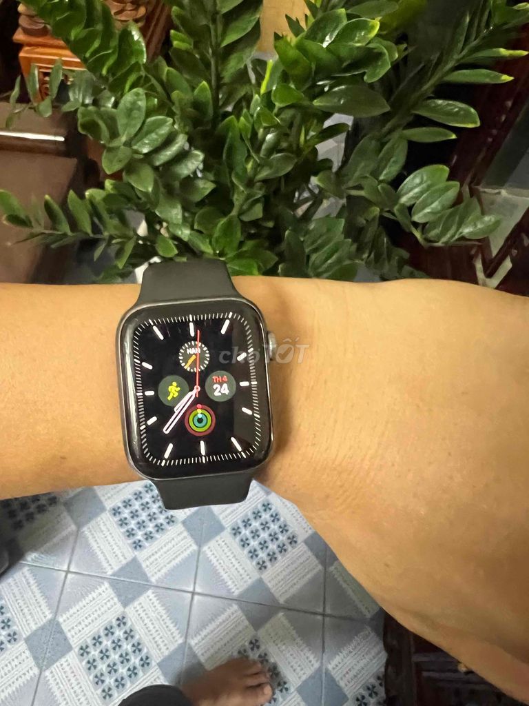 Apple Watch Series 4 Đen 44mm. Mua bán Thiết bị đeo thông minh tại Quận Long Biên Hà Nội được đăng bởi Lê Công hình 1