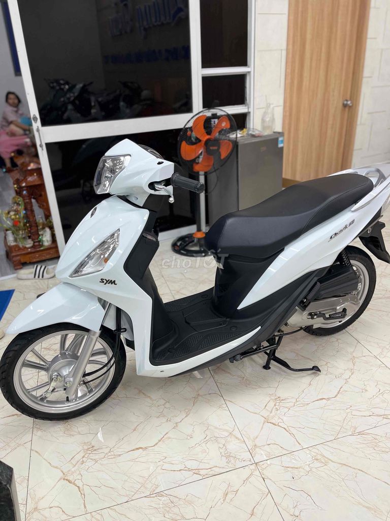 SYM shark 50cc xe mới hải quan cầm tay