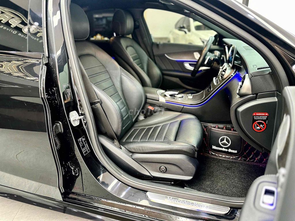 Mercedes Benz C Class 2019 C 300 AMG - 58000 km. Mua bán Ô tô tại Quận 7 Tp Hồ Chí Minh được đăng bởi Hoàng Anh Tuấn hình 12
