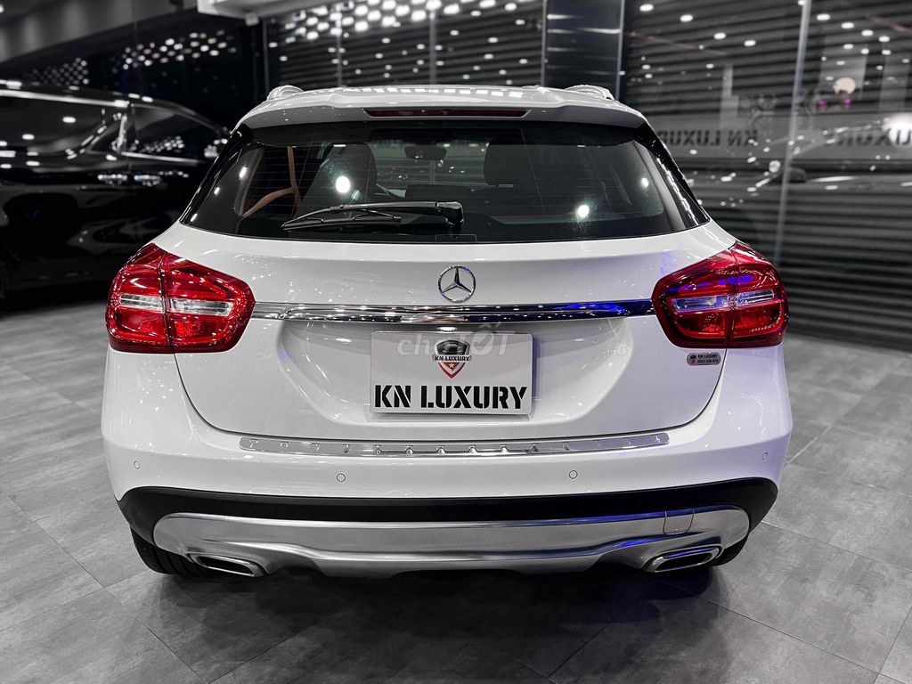 Mercedes GLA200 2017 белый SUV