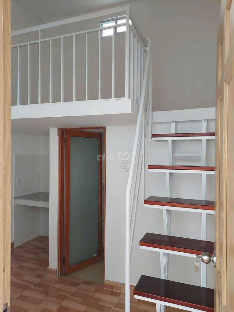 Phòng có Máy Lạnh và Phòng k gác cạnh chợ Hoàng Hoa Thám P12 Tân Bình