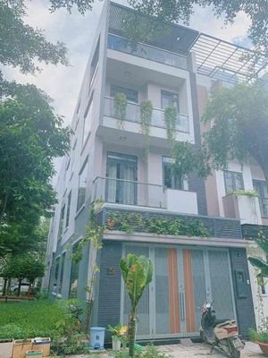 Chính chủ cho thuê nhà phố góc cong viên, trệt 3 lầu, 4 phòng 5wc