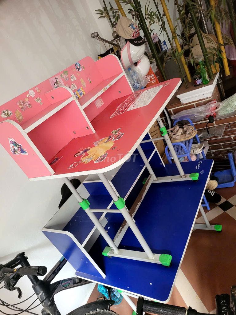 Bàn học Hòa Phát Gỗ Hồng, Xanh dương. Mua bán Bàn ghế tại Quận Long Biên Hà Nội được đăng bởi Nguyễn hải Minh hình 1