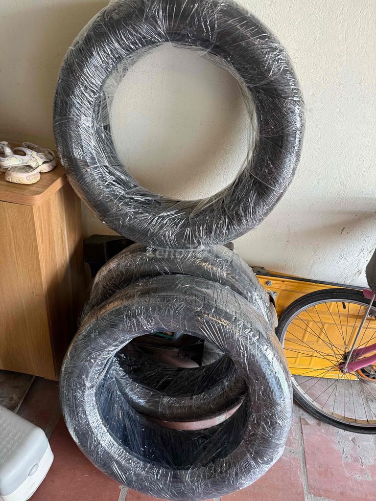 cần bán lốp 225/55R18. Mua bán Phụ tùng xe tại Huyện Gia Lâm Hà Nội được đăng bởi Đỗ Toàn hình 2