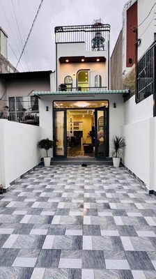 Nhà sh riêng đúc 1 lầu 3 phòng ngủ tx24 hẻm xe hơi