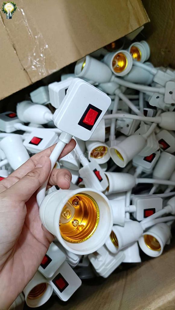 Đui đèn E27 Lò xo có công tắc Trắng. Mua bán Đèn tại Thành phố Rạch Giá Kiên Giang được đăng bởi NHÃ ĐAN KG hình 1