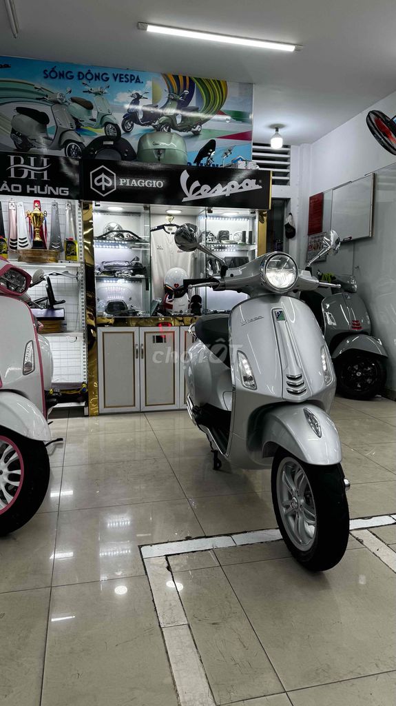 Vespa Iget , abs , đèn led 2 tấng , mở cốp điện ... Mua bán Xe máy tại Quận Phú Nhuận Tp Hồ Chí Minh được đăng bởi VESPA  PIAGGIO BẢO HƯNG Vespa cũ trả góp  hình 3