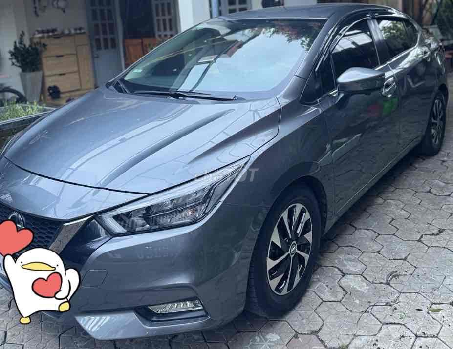 Nissan Almera серый 5 мест бензин