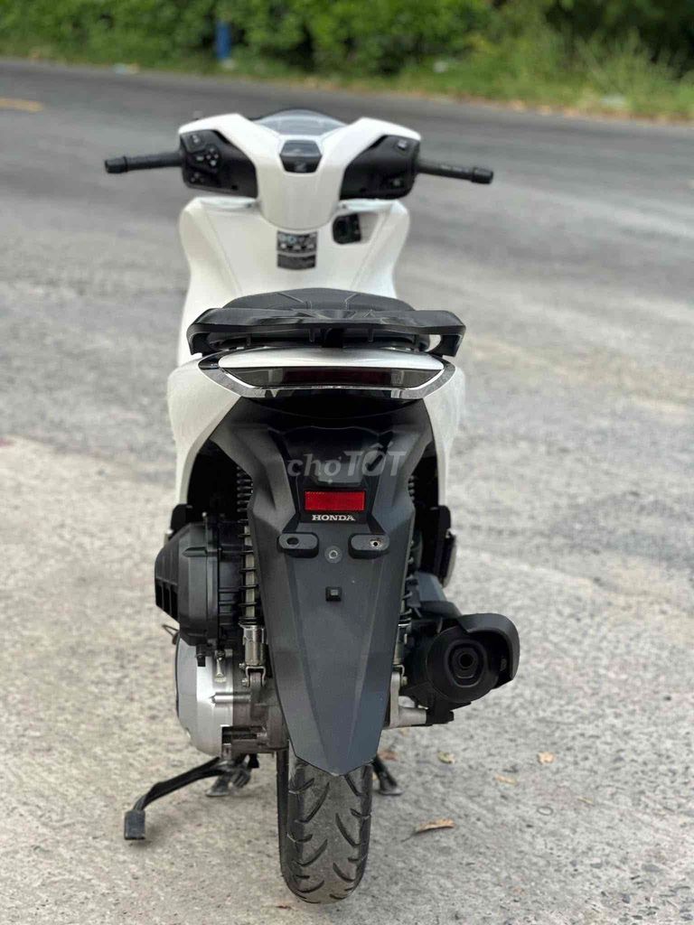 Honda SH 160i ABS 2023 Trắng 7000 km. Mua bán Xe máy tại Huyện Thạnh Phú Bến Tre được đăng bởi XE MÁY MINH TÂN hình 3