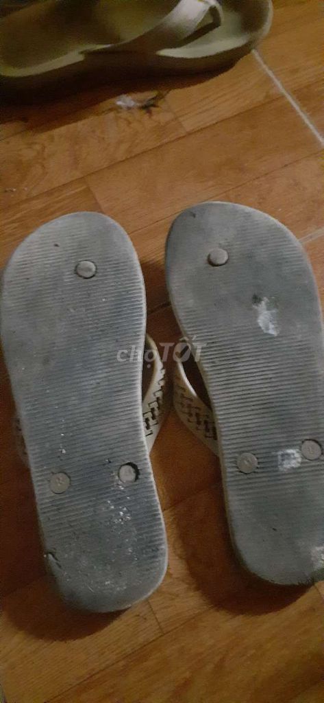 Dép xỏ ngón nữ đã sử dụng. Mua bán Giày dép tại Quận 10 Tp Hồ Chí Minh được đăng bởi Hứa hình 1
