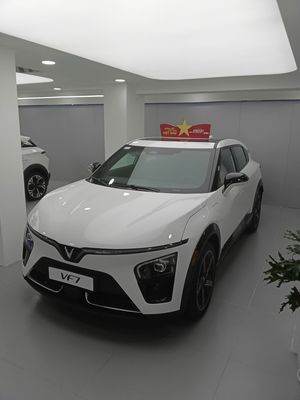 VinFast VF7 Plus