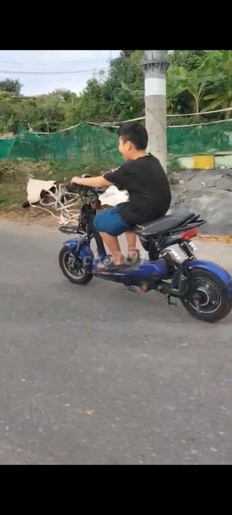 Xe đạp điện màu xanh, thiết kế hiện đại. Mua bán Xe điện tại Quận Liên Chiểu Đà Nẵng được đăng bởi Đức Hậu hình 1