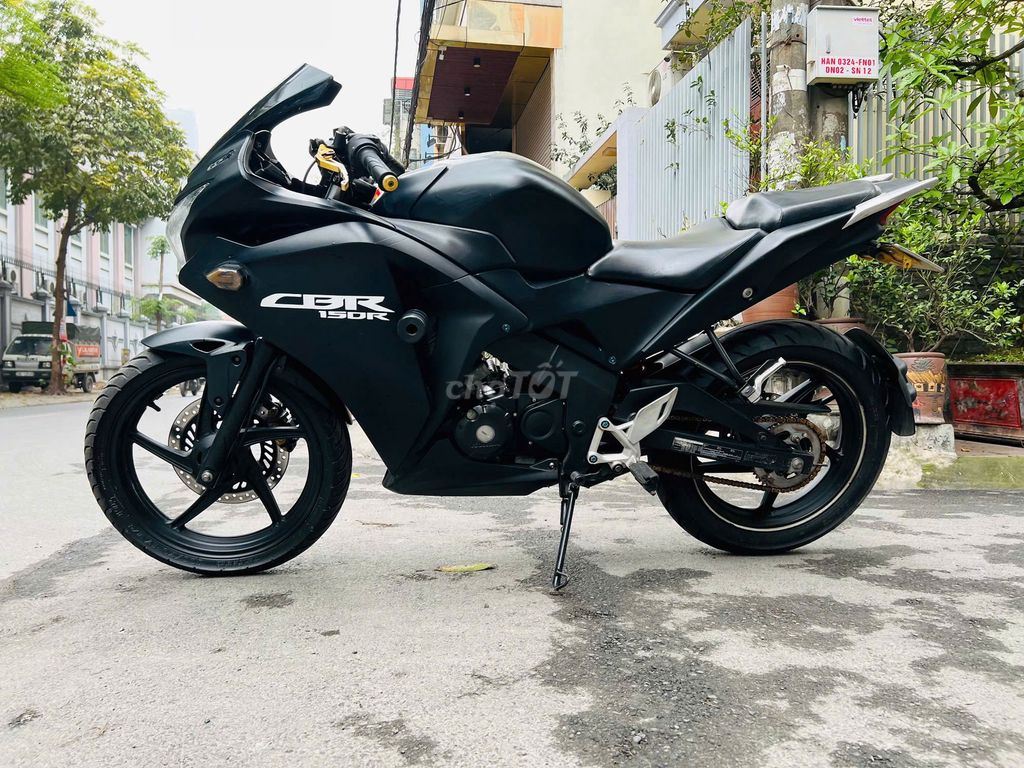 Honda CBR 150R 2018 Черный тайский автомобиль красивый и гладкий