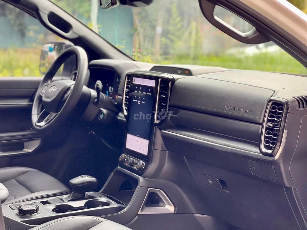 𝐅𝐎𝐑𝐃 𝐄𝐕𝐄𝐑𝐄𝐒𝐓 - 𝐒𝐔𝐕 𝟕 𝐂𝐇𝐎̂̃ Đ𝐀̣̂𝐌 𝐂𝐇𝐀̂́𝐓 Đ𝐈̣𝐀 𝐇𝐈̀𝐍𝐇. Mua bán Ô tô tại Quận 3 Tp Hồ Chí Minh được đăng bởi QUỐC TRUNG FORD hình 7