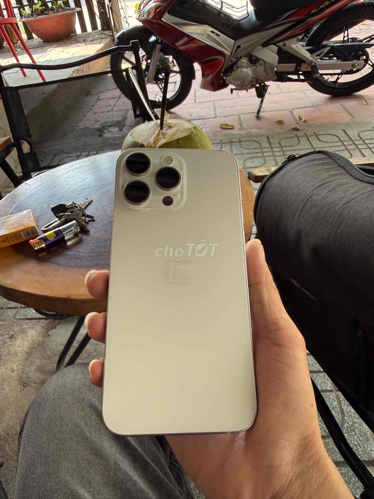 Apple iPhone 15 Pro Max 256GB Trắng VN/A. Mua bán Điện thoại tại Thành phố Dĩ An Bình Dương được đăng bởi Hoàng Long Apple hình 1