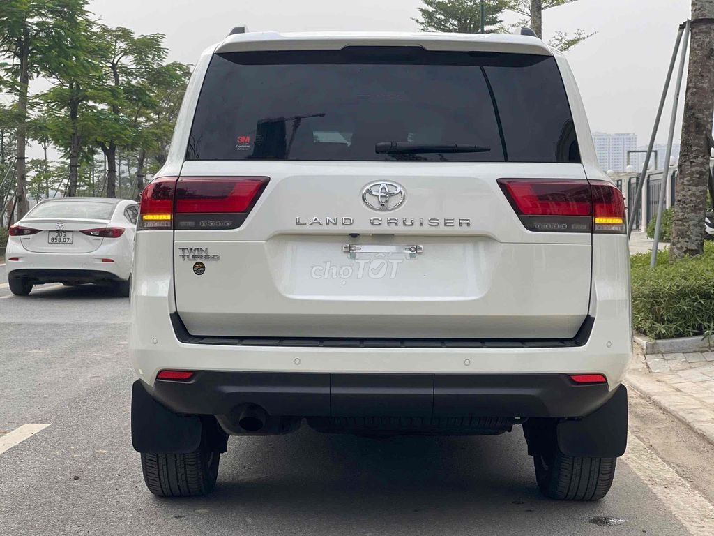 Toyota Land Cruiser LC300 2023 3.5 V6 - 21000 km. Mua bán Ô tô tại Quận 1 Tp Hồ Chí Minh được đăng bởi Nguyên hình 13