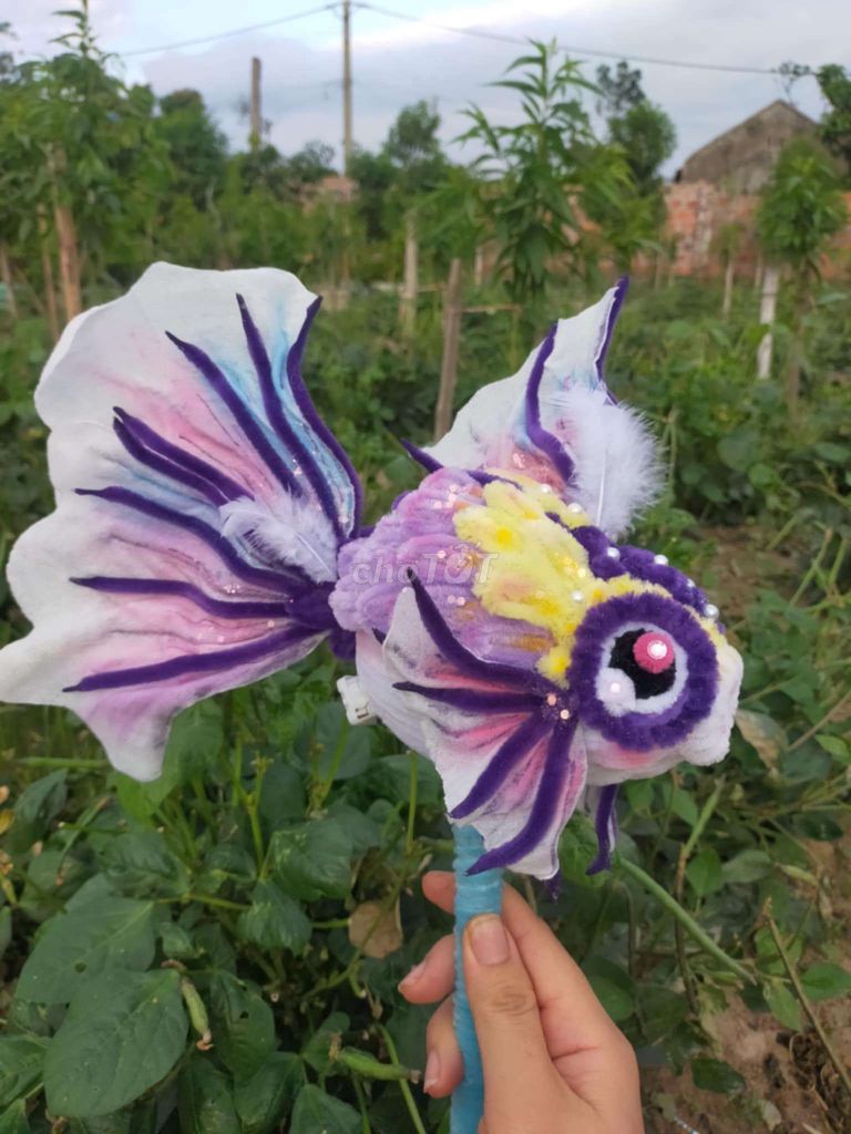 Lồng đèn cá làm bằng kẽm nhung