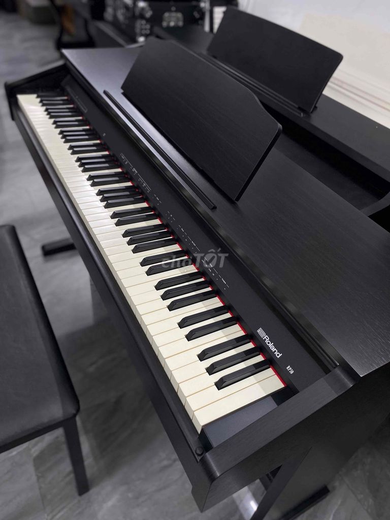 Piano Roland RP30