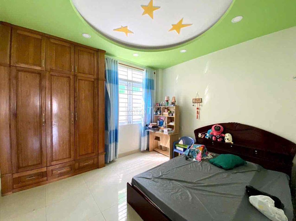 Cho thuê nhà nguyên căn 4 tầng KĐT Hà Quang 2. có 4PN, 4WC. Đường 8m