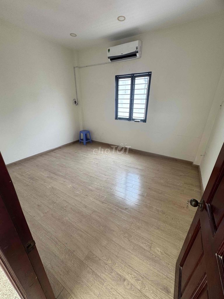 ДОМ MTKD DUONG VAN В АРЕНДУ [4 м x 13,5 м] Первый этаж, 2 этаж - 4 спальни - 3 туалета