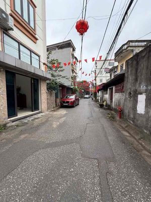 Townhouse 47 m² · 4 bed · Đường Cổ Linh