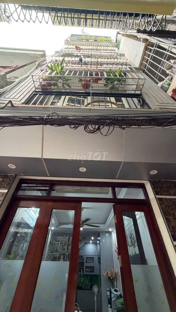 Срочно продаётся дом в переулке на улице Танмай, 5 этажей, с полной мебелью, переулок короткий