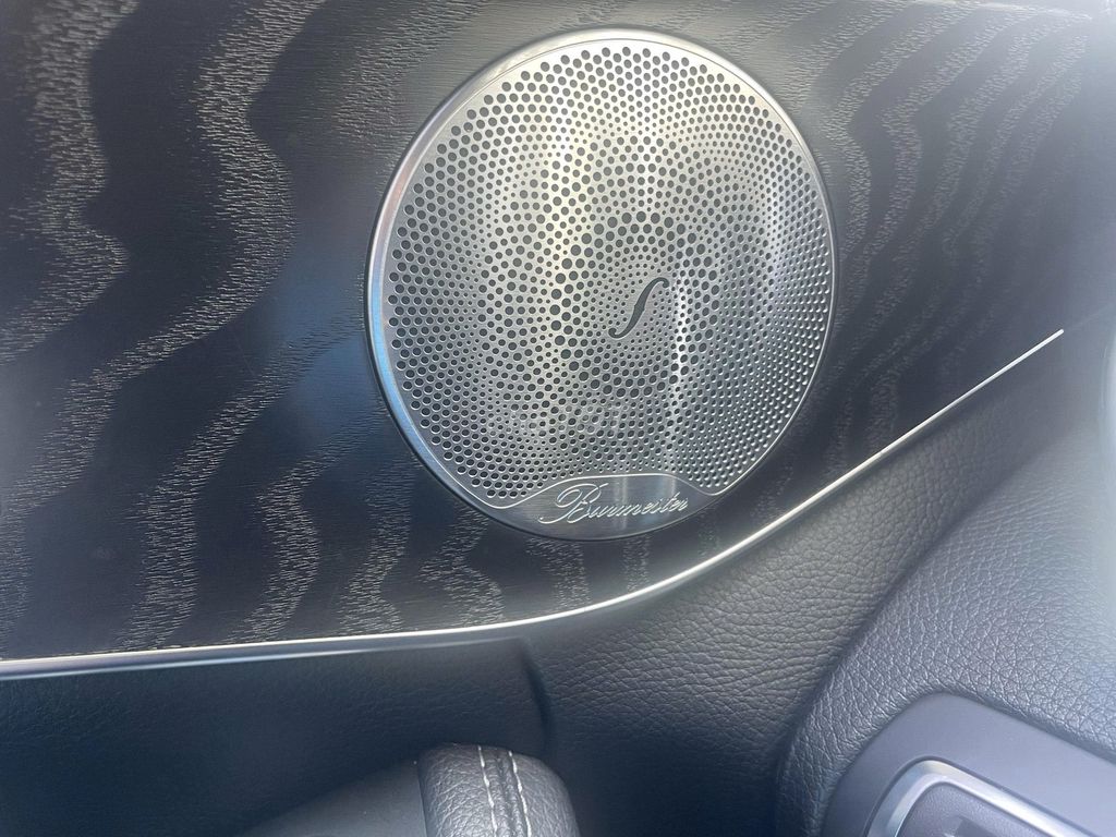 Bán xe Mer C200 12/2018 chính chủ giá 650 triệu. Mua bán Ô tô tại Thành phố Thủ Đức Tp Hồ Chí Minh được đăng bởi Vân Anh hình 2