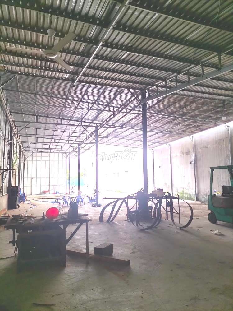 XƯỞNG 1100m2 -- 28tr ( th.luong )