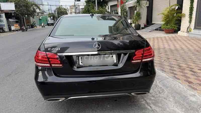 Mercedes E250 2015 черный
