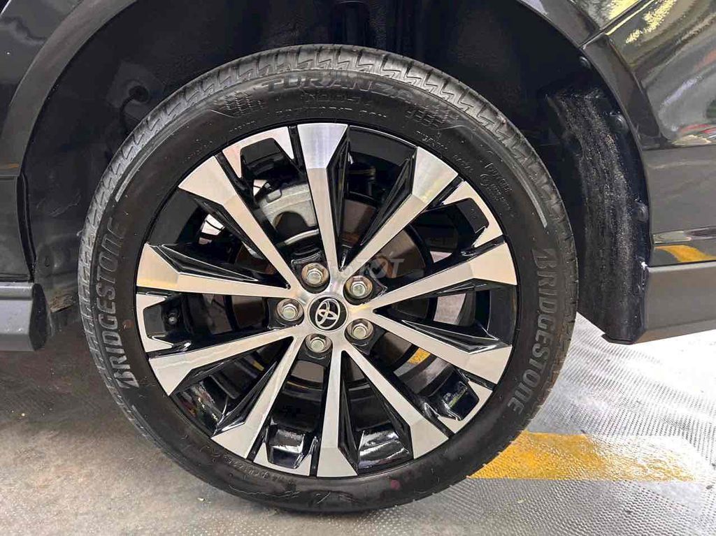 Toyota Veloz Cross Top 2025 odo 3.100Km Xe hãng. Mua bán Ô tô tại Quận Tân Phú Tp Hồ Chí Minh được đăng bởi TRƯƠNG THANH TUYỀN hình 8