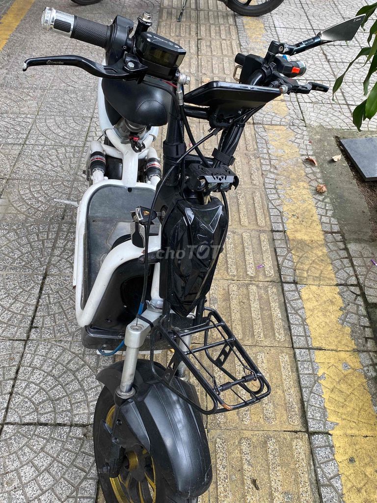 Xe đạp điện Trắng Đen. Mua bán Xe điện tại Quận Thanh Khê Đà Nẵng được đăng bởi Van Huy  hình 8