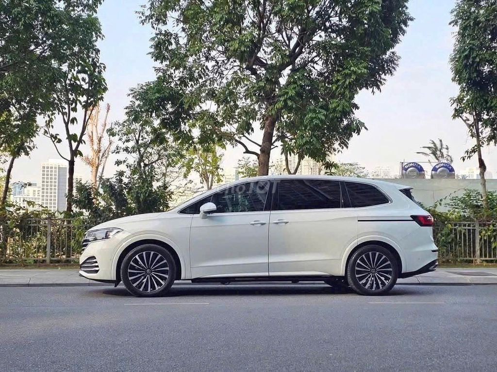 Volkswagen Viloran Trắng/Nâu 2024. Mua bán Ô tô tại Quận 3 Tp Hồ Chí Minh được đăng bởi Minh Hiếu hình 3