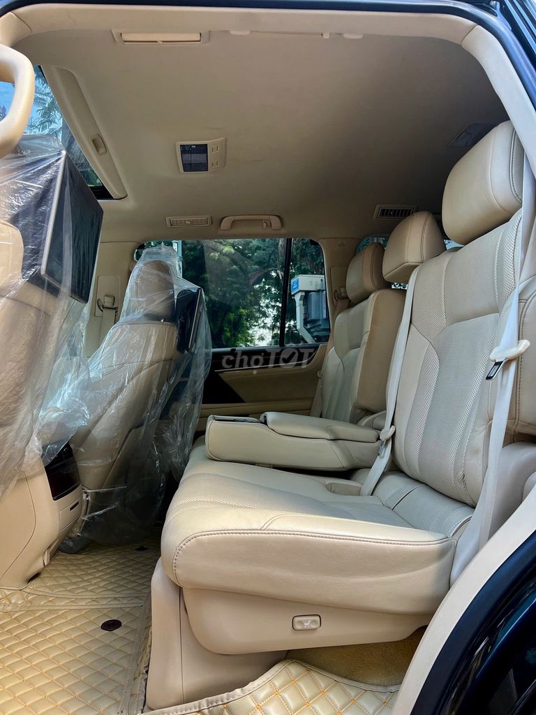 Lexus LX570 Trung Đông 2017 nội thất kem, bền sang. Mua bán Ô tô tại Quận Long Biên Hà Nội được đăng bởi Long Biên Cars hình 10