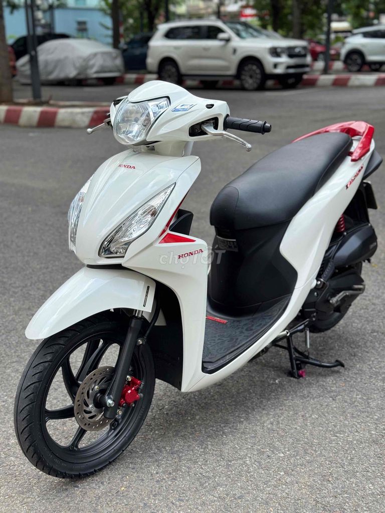 Honda Vision 2015 с номерами Хошимина в оригинальном и отличном состоянии