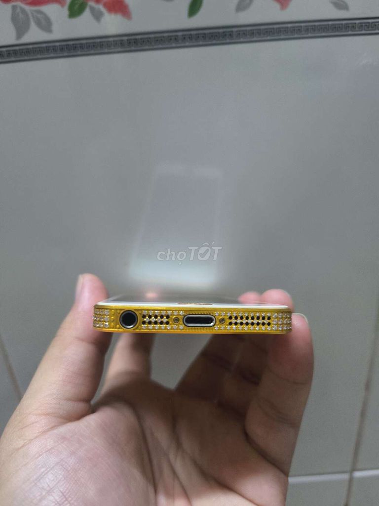 Apple iPhone 5 16GB Vàng. Mua bán Điện thoại tại Thành phố Thuận An Bình Dương được đăng bởi Nguyễn Lam Phụng hình 3
