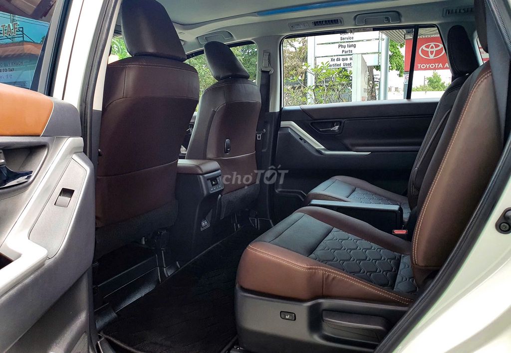 Innova Cross HEV 2024 - 5702 km -980 THƯƠNG LƯỢNG. Mua bán Ô tô tại Huyện Bình Chánh Tp Hồ Chí Minh được đăng bởi TRANGTRAN TOYOTA AN THÀNH hình 8