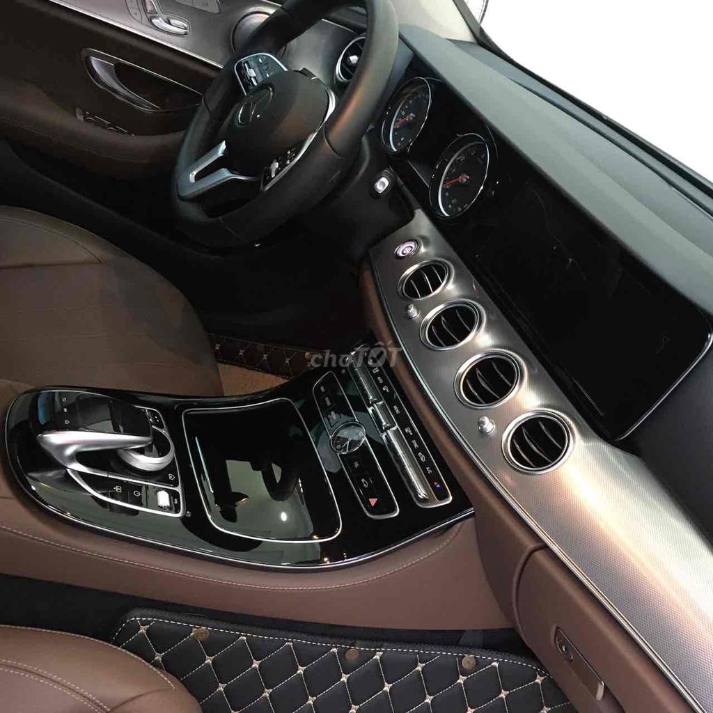 Mercedes Benz E Class 2020 E180 - 22000 km. Mua bán Ô tô tại Quận 12 Tp Hồ Chí Minh được đăng bởi ĐỖ CƯỜNG hình 8