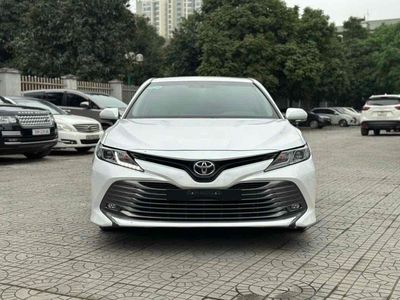 Bán xe Toyota Camry 2021