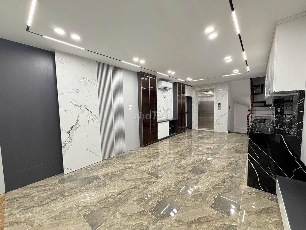 Красивый дом Hoang Mai, 48 м2, 6 этажей, лифт, бизнес, автостоянка
