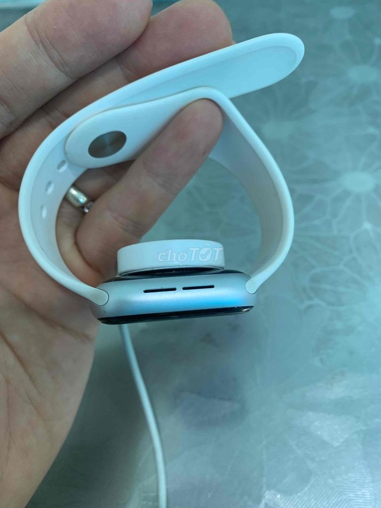Apple Watch SE 40mm Bạc Đã sử dụng. Mua bán Thiết bị đeo thông minh tại Thị xã Duy Tiên Hà Nam được đăng bởi minh hình 1