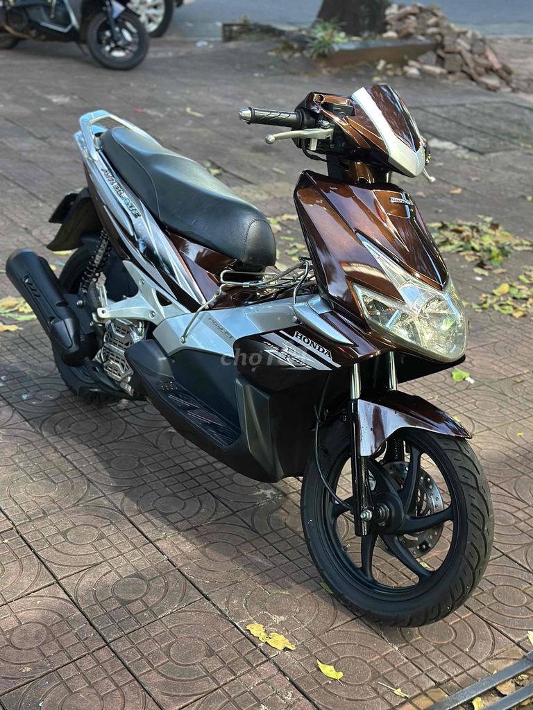 Honda Air Blade 2010 màu Nâu bạc. Mua bán Xe máy tại Thành phố Pleiku Gia Lai được đăng bởi Xe Máy Nguyễn Vũ Gialai hình 9