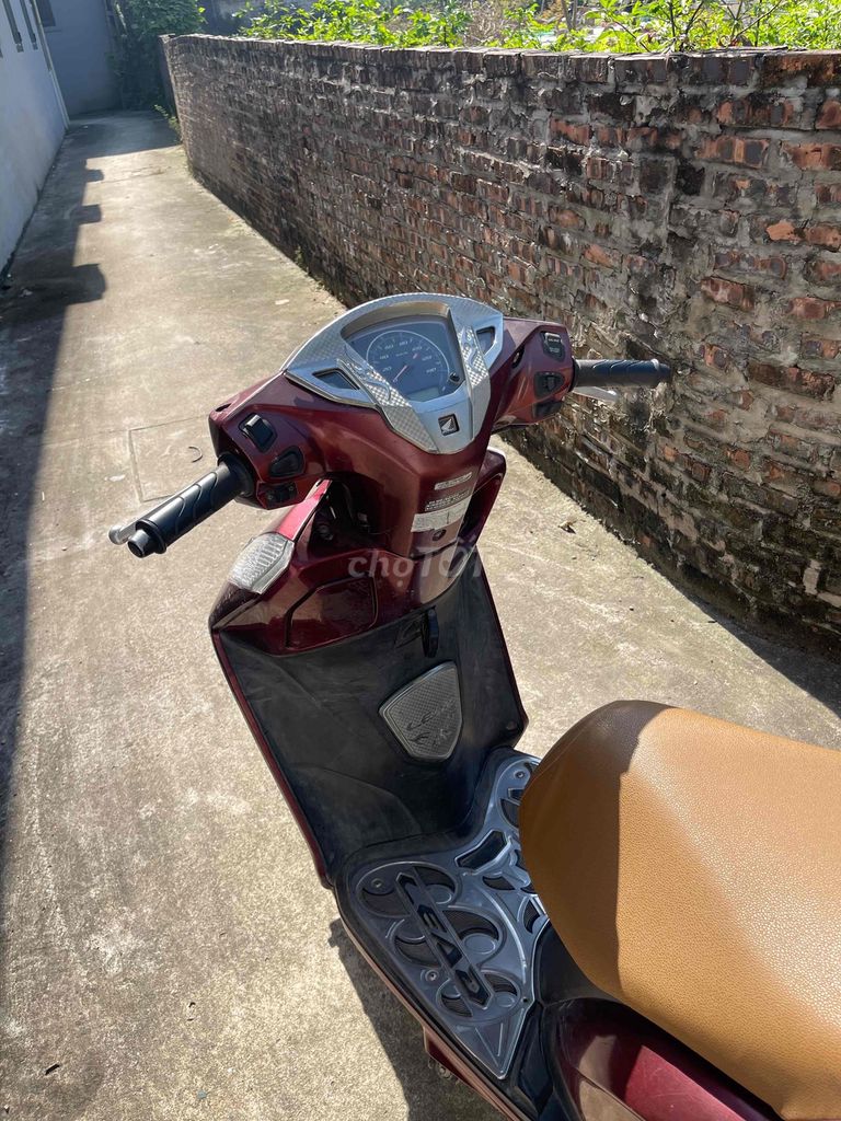 Honda Lead 2016 Đỏ mận. Mua bán Xe máy tại Quận Long Biên Hà Nội được đăng bởi Doản Nguyễn Văn hình 1