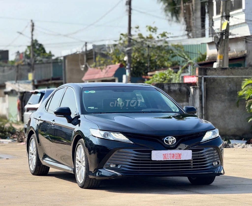 Toyota Camry 2.5Q 2021 Đen 5 chỗ