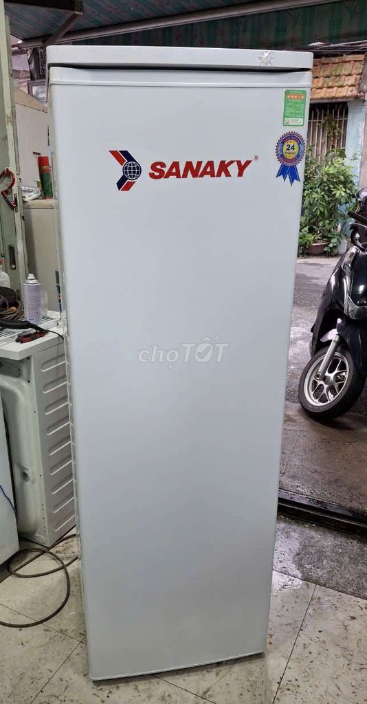 Tủ đông đứng Sanaky 230l thanh lí