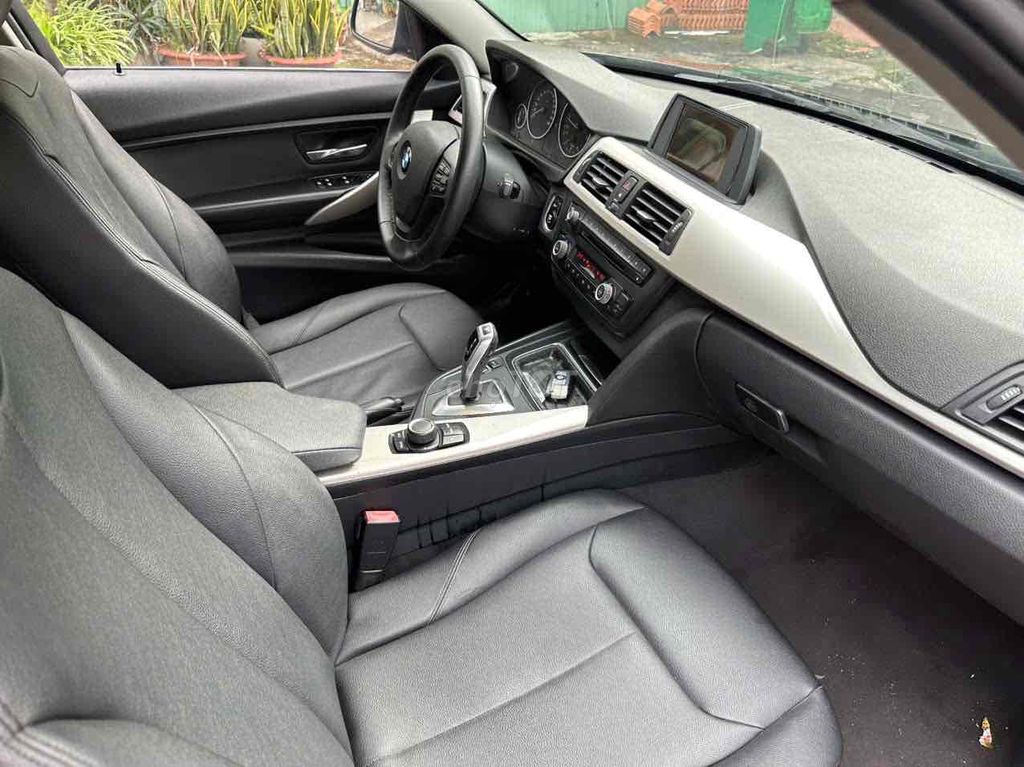 BMW 320i 2014 Nâu/Đen 69000km. Mua bán Ô tô tại Quận 7 Tp Hồ Chí Minh được đăng bởi auto thanh tâm  hình 9