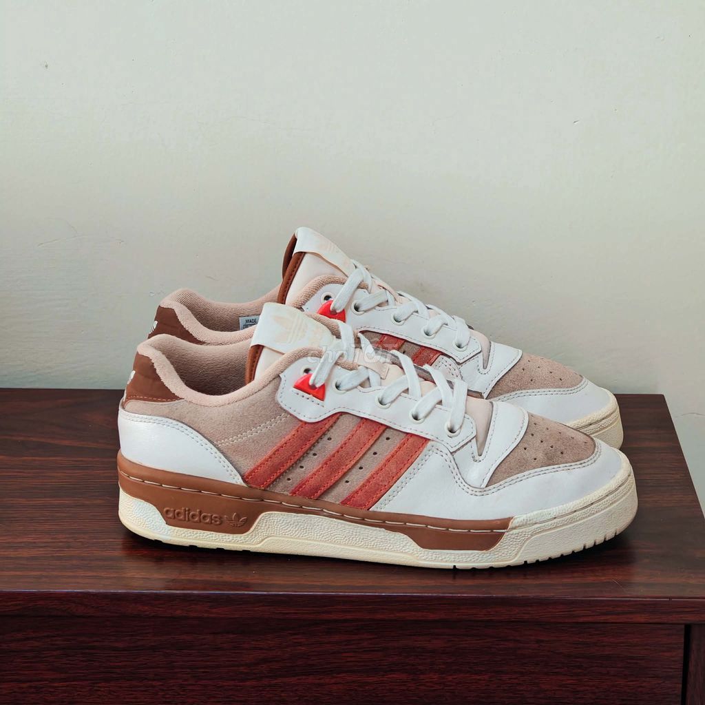 [CHÍNH HÃNG] Giày Adidas Rivalry Orange Brown. Mua bán Giày dép tại Thành phố Thủ Dầu Một Bình Dương được đăng bởi chú CÔNG AN bán giày CHÍNH HÃNG hình 1