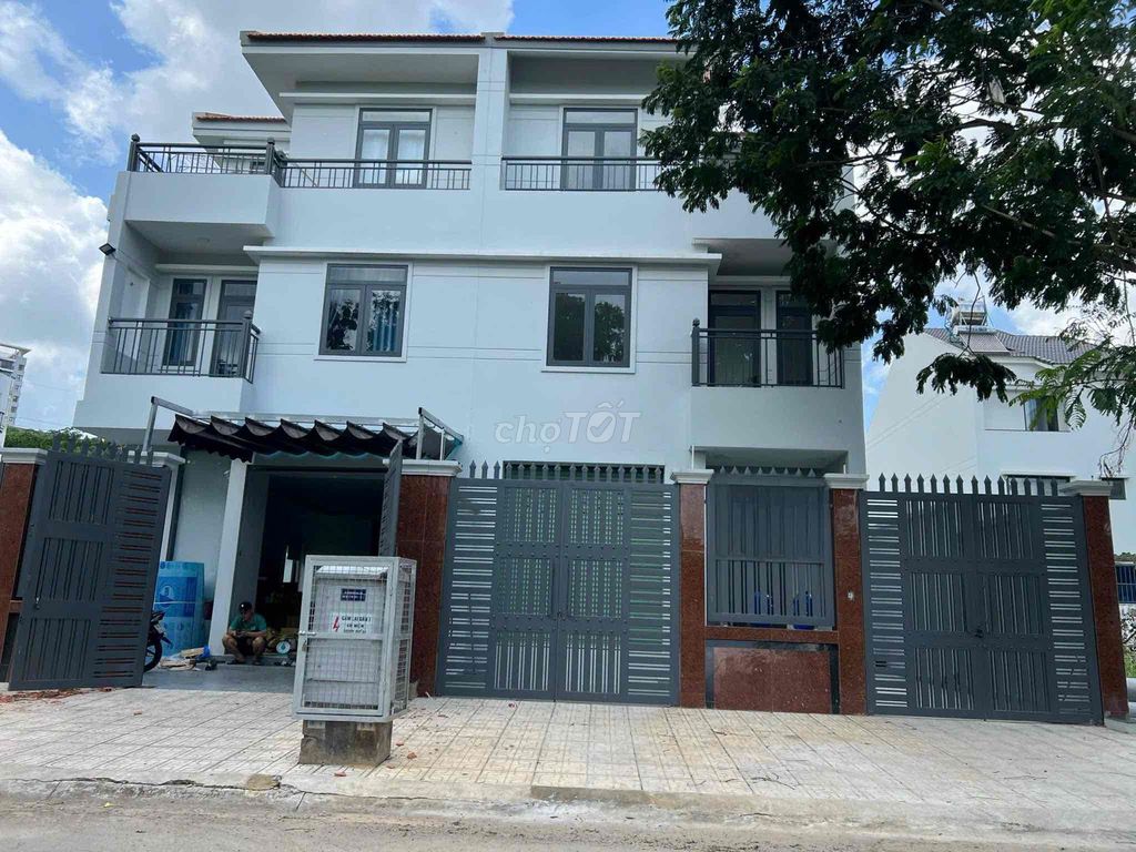 Rent · 4 bd · 160 м² · Thành phố Thủ Đức, ул. Đường Liên Phường