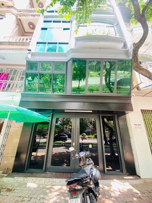Mặt tiền Nguyễn Ái Quốc4,7m mặt tiền,2 mặt tiền,có thang máy,sàn 110m2