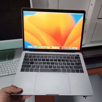 Macbook Pro 13 inch 2018 i7/16/256gb.